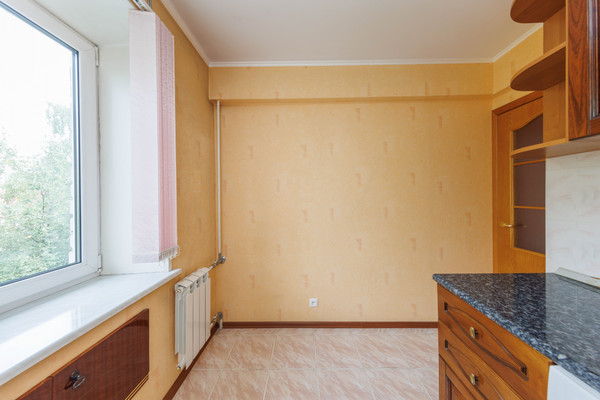 Продам трехкомнатную (3-комн.) квартиру, Челюскинцев ул, 4, Брянск г