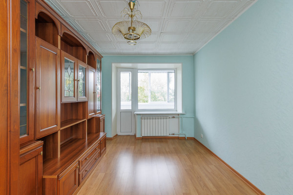 Продам трехкомнатную (3-комн.) квартиру, Челюскинцев ул, 4, Брянск г