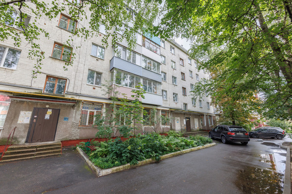 Продам трехкомнатную (3-комн.) квартиру, Челюскинцев ул, 4, Брянск г