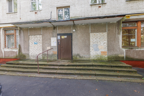 Продам трехкомнатную (3-комн.) квартиру, Челюскинцев ул, 4, Брянск г