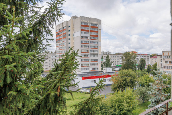 Продам трехкомнатную (3-комн.) квартиру, Челюскинцев ул, 4, Брянск г