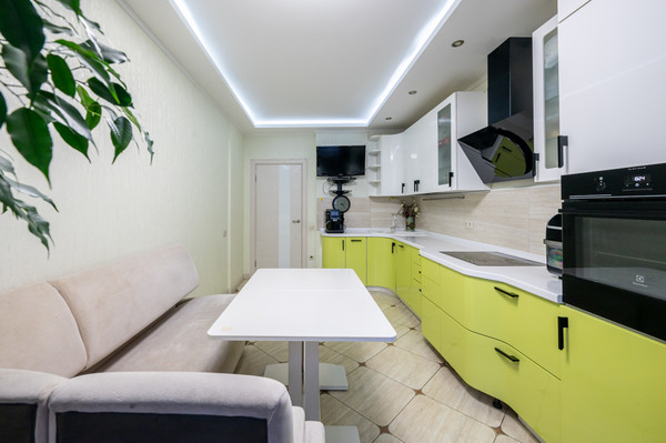Продам трехкомнатную (3-комн.) квартиру, Старокрымская ул, 15к2, Москва г