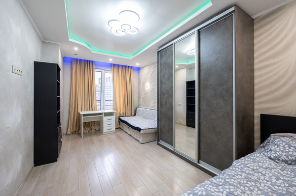 Продам трехкомнатную (3-комн.) квартиру, Старокрымская ул, 15к2, Москва г