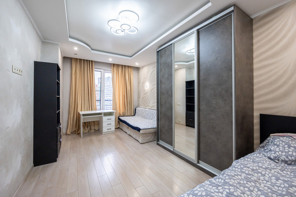 Продам трехкомнатную (3-комн.) квартиру, Старокрымская ул, 15к2, Москва г