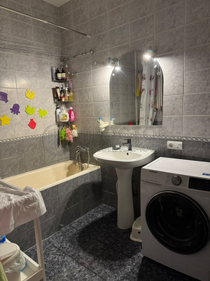 Продам трехкомнатную (3-комн.) квартиру, Тихвинский пер, 11, Москва г