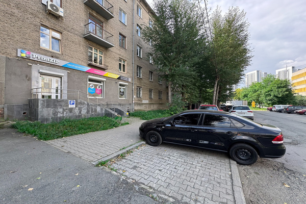 Продам торговое помещение 75,5 м2, Луначарского ул, 48, Екатеринбург г