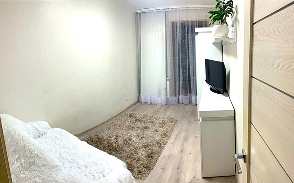 Продам двухкомнатную (2-комн.) квартиру, Судостроительная ул, 120, Калининград г