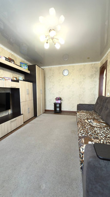 Продам двухкомнатную (2-комн.) квартиру, 34-й мкр, 14, Октябрьский г