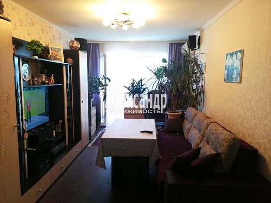 Продам двухкомнатную (2-комн.) квартиру, Первомайская ул, 3, Сосново п