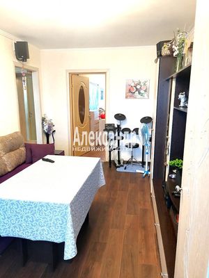 Продам двухкомнатную (2-комн.) квартиру, Первомайская ул, 3, Сосново п