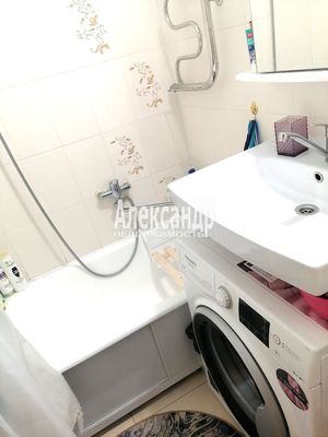 Продам двухкомнатную (2-комн.) квартиру, Первомайская ул, 3, Сосново п
