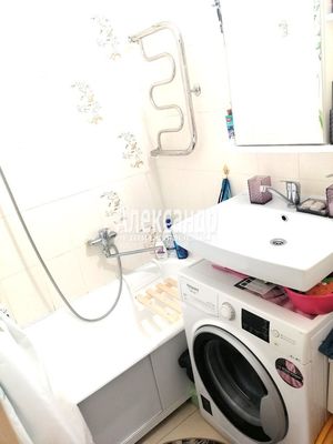 Продам двухкомнатную (2-комн.) квартиру, Первомайская ул, 3, Сосново п