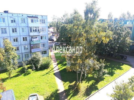 Продам двухкомнатную (2-комн.) квартиру, Первомайская ул, 3, Сосново п