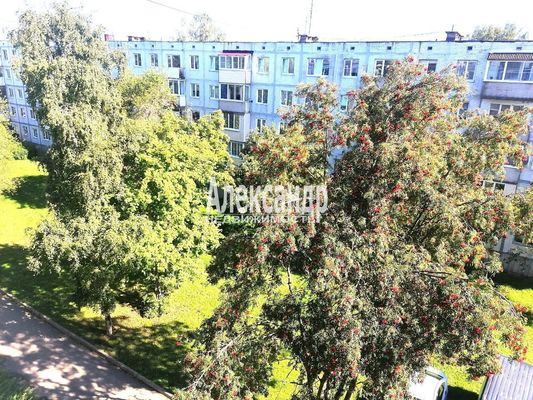 Продам двухкомнатную (2-комн.) квартиру, Первомайская ул, 3, Сосново п