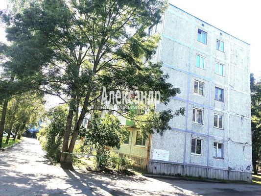 Продам двухкомнатную (2-комн.) квартиру, Первомайская ул, 3, Сосново п