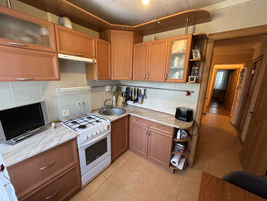 Продам трехкомнатную (3-комн.) квартиру, Залесская ул, 80, Симферополь г