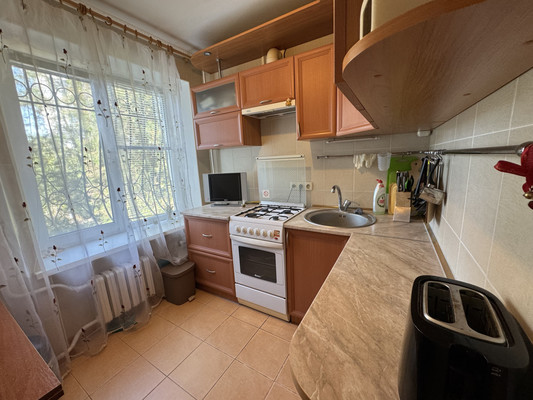 Продам трехкомнатную (3-комн.) квартиру, Залесская ул, 80, Симферополь г