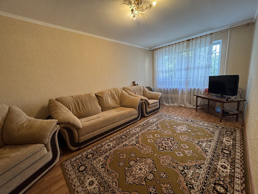 Продам трехкомнатную (3-комн.) квартиру, Залесская ул, 80, Симферополь г