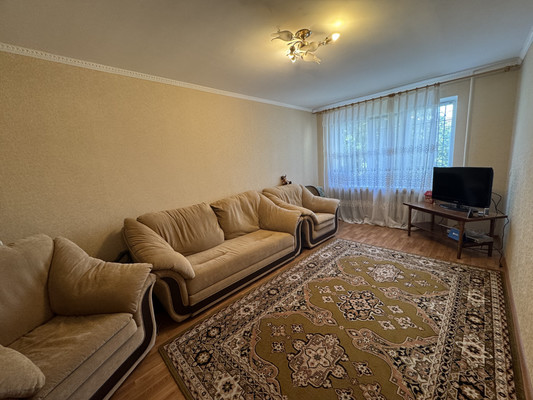 Продам трехкомнатную (3-комн.) квартиру, Залесская ул, 80, Симферополь г