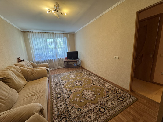 Продам трехкомнатную (3-комн.) квартиру, Залесская ул, 80, Симферополь г