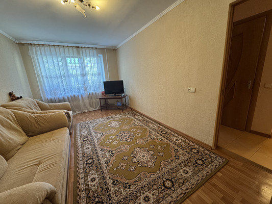 Продам трехкомнатную (3-комн.) квартиру, Залесская ул, 80, Симферополь г