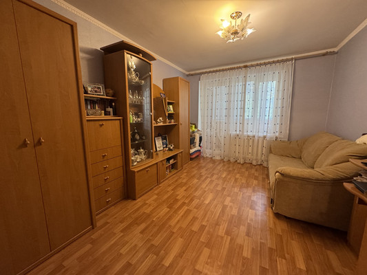 Продам трехкомнатную (3-комн.) квартиру, Залесская ул, 80, Симферополь г