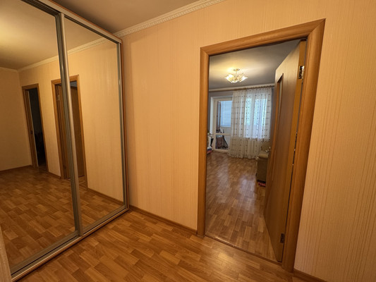 Продам трехкомнатную (3-комн.) квартиру, Залесская ул, 80, Симферополь г