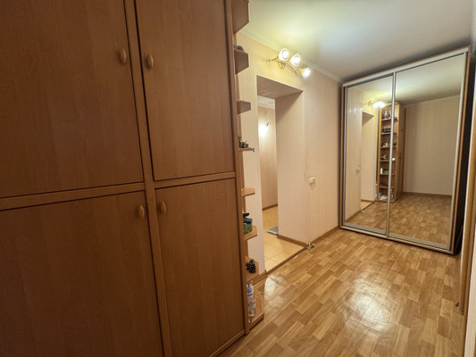 Продам трехкомнатную (3-комн.) квартиру, Залесская ул, 80, Симферополь г