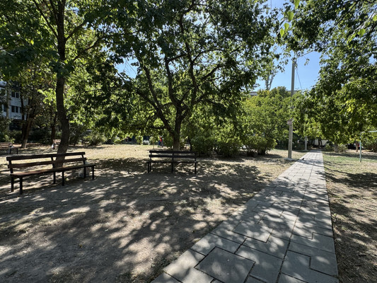 Продам трехкомнатную (3-комн.) квартиру, Залесская ул, 80, Симферополь г