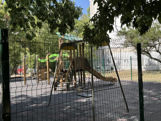 Продам трехкомнатную (3-комн.) квартиру, Залесская ул, 80, Симферополь г