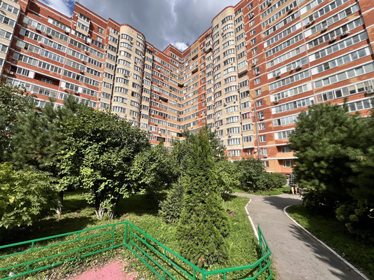 Продам трехкомнатную (3-комн.) квартиру, Дзержинского ул, 6, Кокошкино дп