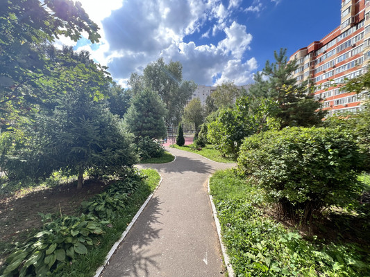 Продам трехкомнатную (3-комн.) квартиру, Дзержинского ул, 6, Кокошкино дп