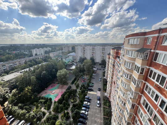 Продам трехкомнатную (3-комн.) квартиру, Дзержинского ул, 6, Кокошкино дп