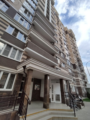 Продам трехкомнатную (3-комн.) квартиру, Конгрессная ул, 21, Краснодар г