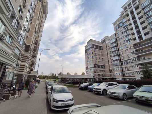 Продам трехкомнатную (3-комн.) квартиру, Конгрессная ул, 21, Краснодар г