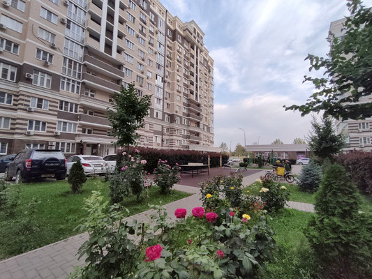 Продам трехкомнатную (3-комн.) квартиру, Конгрессная ул, 21, Краснодар г