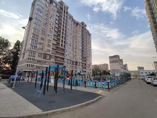 Продам трехкомнатную (3-комн.) квартиру, Конгрессная ул, 21, Краснодар г