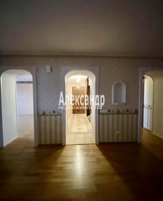 Продам трехкомнатную (3-комн.) квартиру, Комендантский пр-кт, 34к1, Санкт-Петербург г