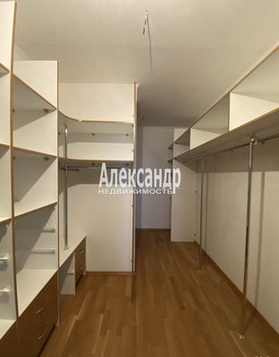 Продам трехкомнатную (3-комн.) квартиру, Комендантский пр-кт, 34к1, Санкт-Петербург г