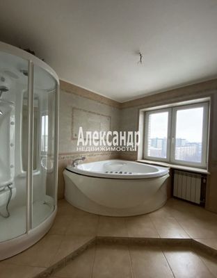 Продам трехкомнатную (3-комн.) квартиру, Комендантский пр-кт, 34к1, Санкт-Петербург г