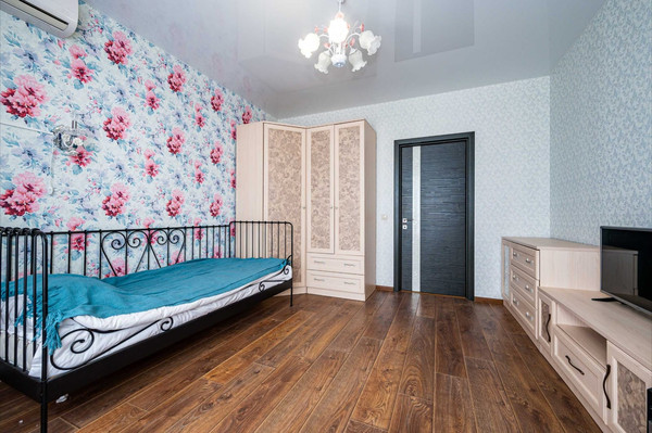 Продам трехкомнатную (3-комн.) квартиру, им. Леонида Лаврова (Пашковский жилой ма ул, 8к5, Краснодар г