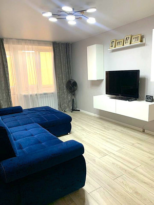 Продам двухкомнатную (2-комн.) квартиру, Автомобильная ул, 15, Калининград г