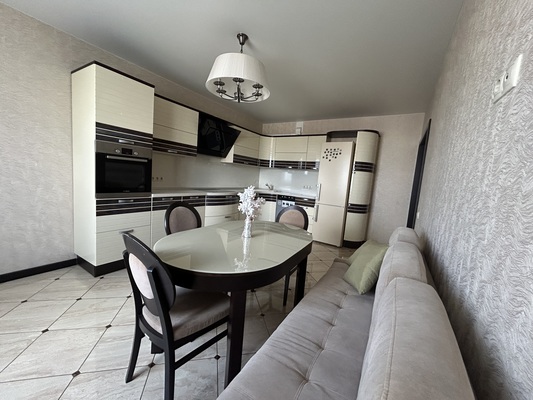 Продам трехкомнатную (3-комн.) квартиру, Первомайский пр-кт, 76к3, Рязань г