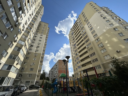 Продам трехкомнатную (3-комн.) квартиру, Первомайский пр-кт, 76к3, Рязань г