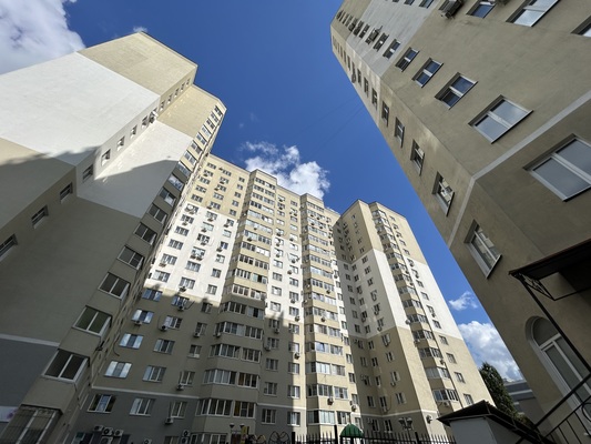 Продам трехкомнатную (3-комн.) квартиру, Первомайский пр-кт, 76к3, Рязань г