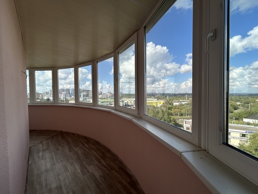 Продам трехкомнатную (3-комн.) квартиру, Первомайский пр-кт, 76к3, Рязань г