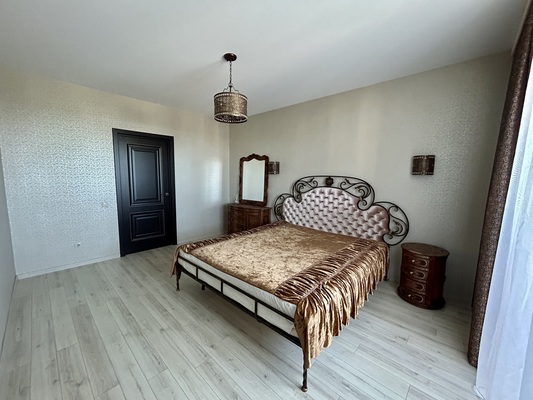 Продам трехкомнатную (3-комн.) квартиру, Первомайский пр-кт, 76к3, Рязань г