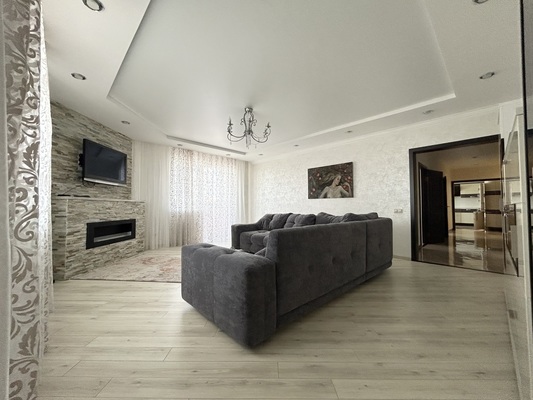 Продам трехкомнатную (3-комн.) квартиру, Первомайский пр-кт, 76к3, Рязань г