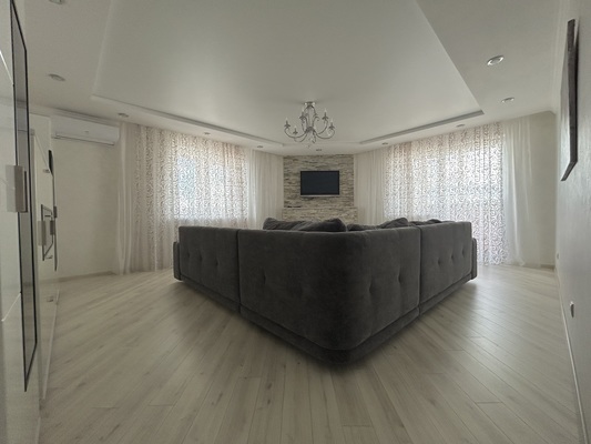Продам трехкомнатную (3-комн.) квартиру, Первомайский пр-кт, 76к3, Рязань г