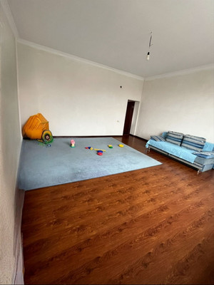 Продам трехкомнатную (3-комн.) квартиру, Головко ул, 93, Нальчик г